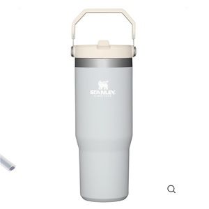 The IceFlow Flip Straw Tumbler | 30 OZ - Cloud